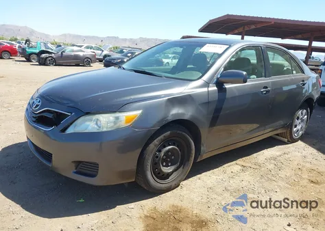 2010 Toyota Camry Le z USA, uszkodzony, nr VIN 4T1BF3EKXAU015548